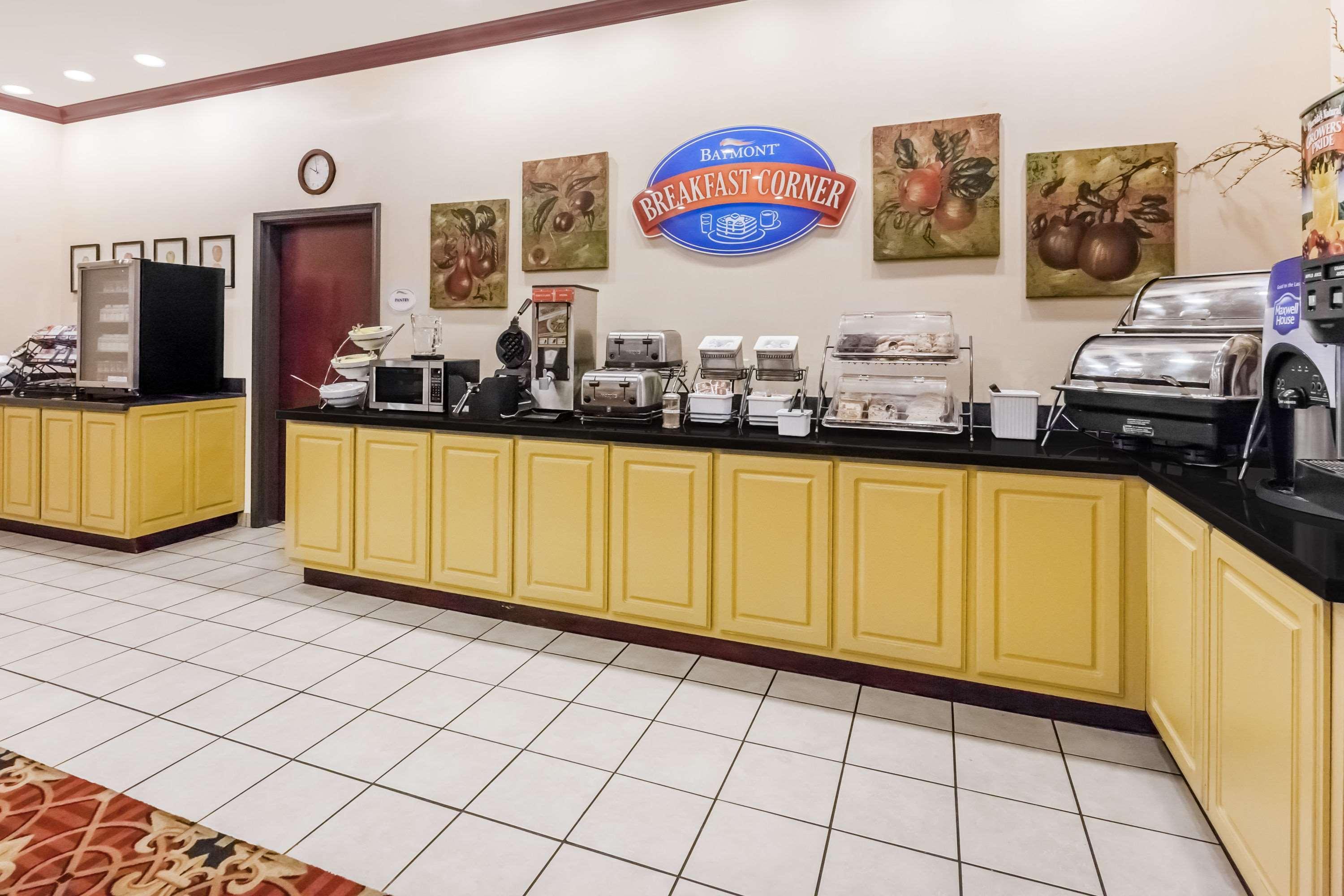 Baymont By Wyndham Henderson Hotel Bagian luar foto