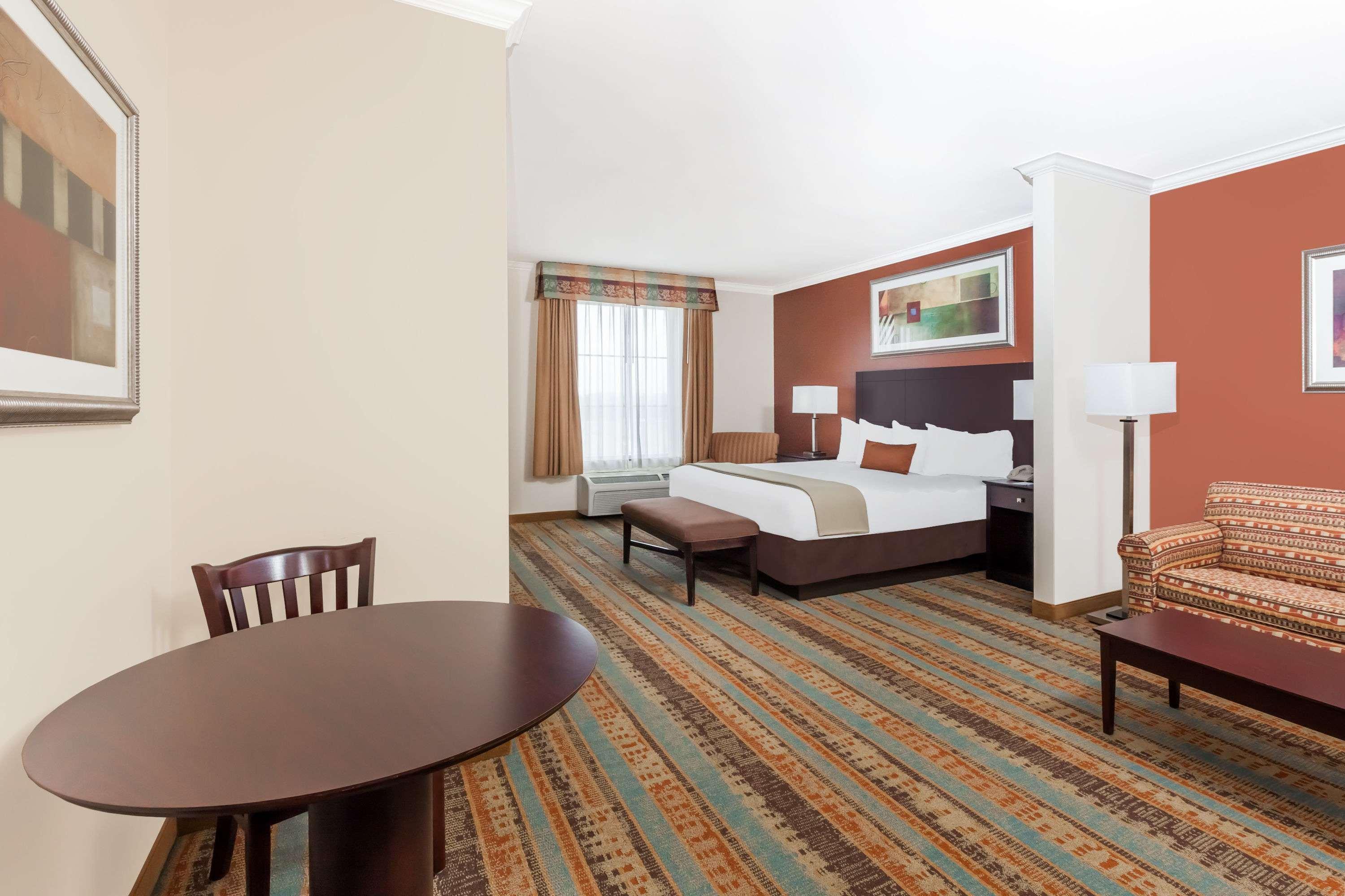 Baymont By Wyndham Henderson Hotel Bagian luar foto